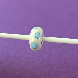 Trollbeads Beige and Blue Dot bead. TGLBE-10057.